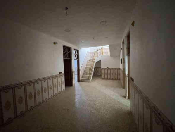 بيت للبيع مساحة 200 متر
واجها 10 نزال 20 

منطقة الغرير شارع الظغط 

طابو زراعي سند 25 

للاستفسار ***********
