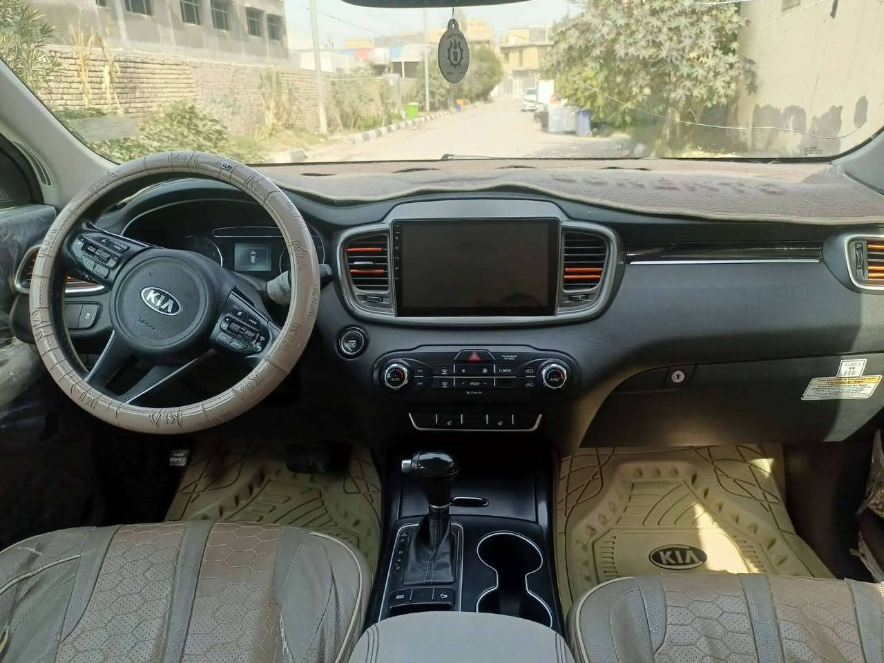 سلام عليكم
سيارة كيا سورينتو موديل 2017 وارد أمريكي، محرك 4 سلندر ، السيارة جاهزة بالكامل، الكير والمحرك بحالة ممتازة وما تحتاج أي شي، تخم تاير   السياره مكفولة، استخدام شخصي 

بيها فقط دحجة بسيطة بخشم البنيد ضررها من امريكا. 
باسمي جاهزه للتحويل مكان سياره الناصريه  السعر 160
رقم الهاتف ‏‪***********‬‏ 
مكلف بنشر
