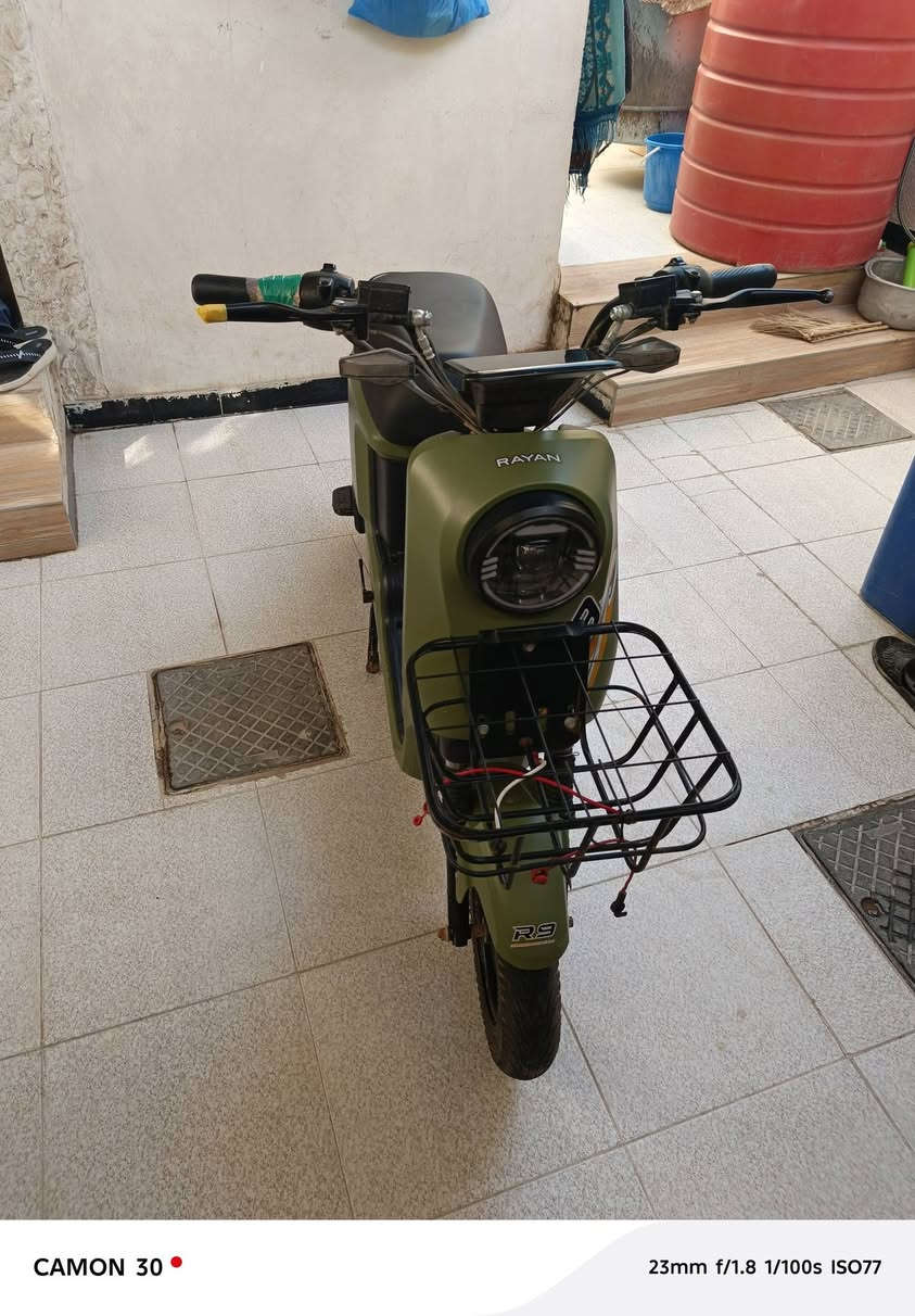 دراجه شحن R9 نضيفه شرط الشغل نقسها بطاريات فقط السعر 250 وبهه مجال العنوان بصره شط العرب باب الهوى رقم التليفون ***********
