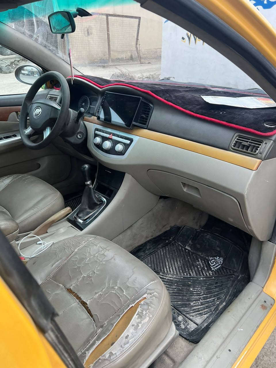 السلام عليكم ليفان 620للبيع 2011رقم بغداد انكليزي مصفره هيئه وغرامه كير عادي مكينه وكير وصدر كفاله وتخم تاير مكاني بغداد سياره جاهزه على اخر حبايه وين ميعجبك ترايك السعر 37وبيها مجال ***********
