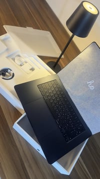 ماك بوك اير M3 • ١٥ إنش • رام ١٦