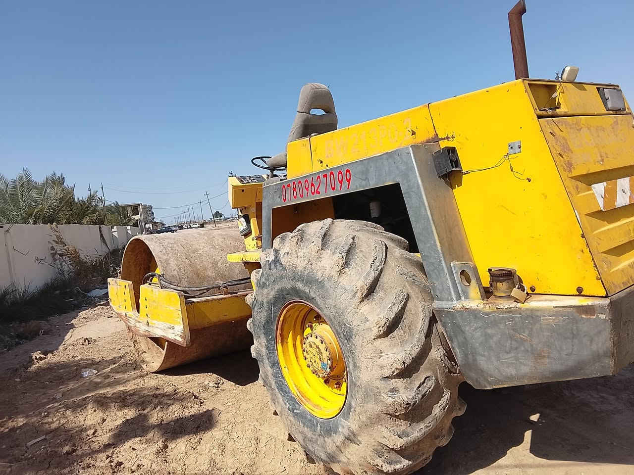 BOMAG 213 حادله 
للبيع ستيل رقم بصره باسمي 
مكينه جاهزه 
تواصل ***********
