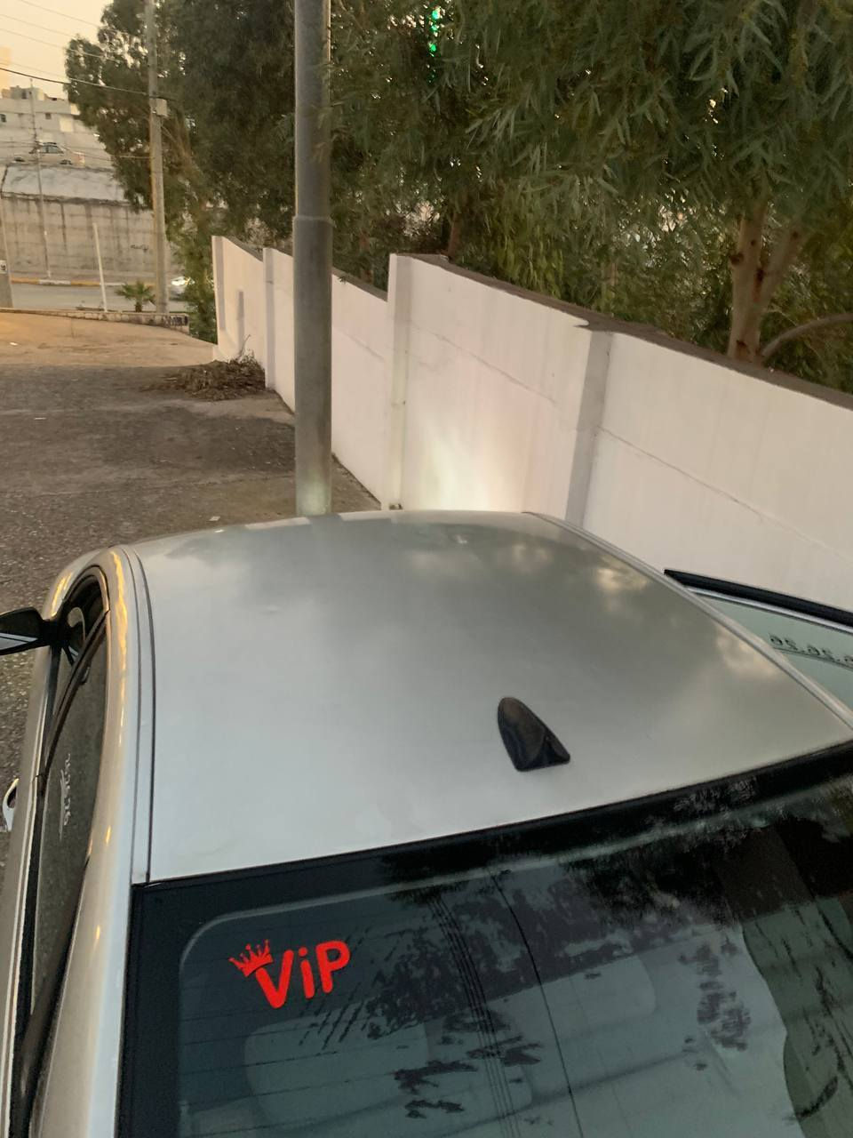 سەرەتا بەناوی خوای گەورەو میهرەبان هۆندای ئەزیڕا مۆدێل 2009 V6 سەیارەکە بێ سەرەتایە نە مووسە نە بڕاوە واتا ساغە هەتا بڵێی سەیارەیەکی خۆش و بە مووتعەیە گێڕ و مەکینە بە شەرتە ڕۆن و هەموو شتێکم تازە گۆڕیوە سەیارەیەکی بێ عەیب و مەزبووتە ماڵی مەدەنی بەشەرت تا 100 ساڵی تر بۆ زانیاری زیاتر پەیوەندی بکە خزمەتت دەکەم ژ.م *********** كويسينجاك, أربيل
