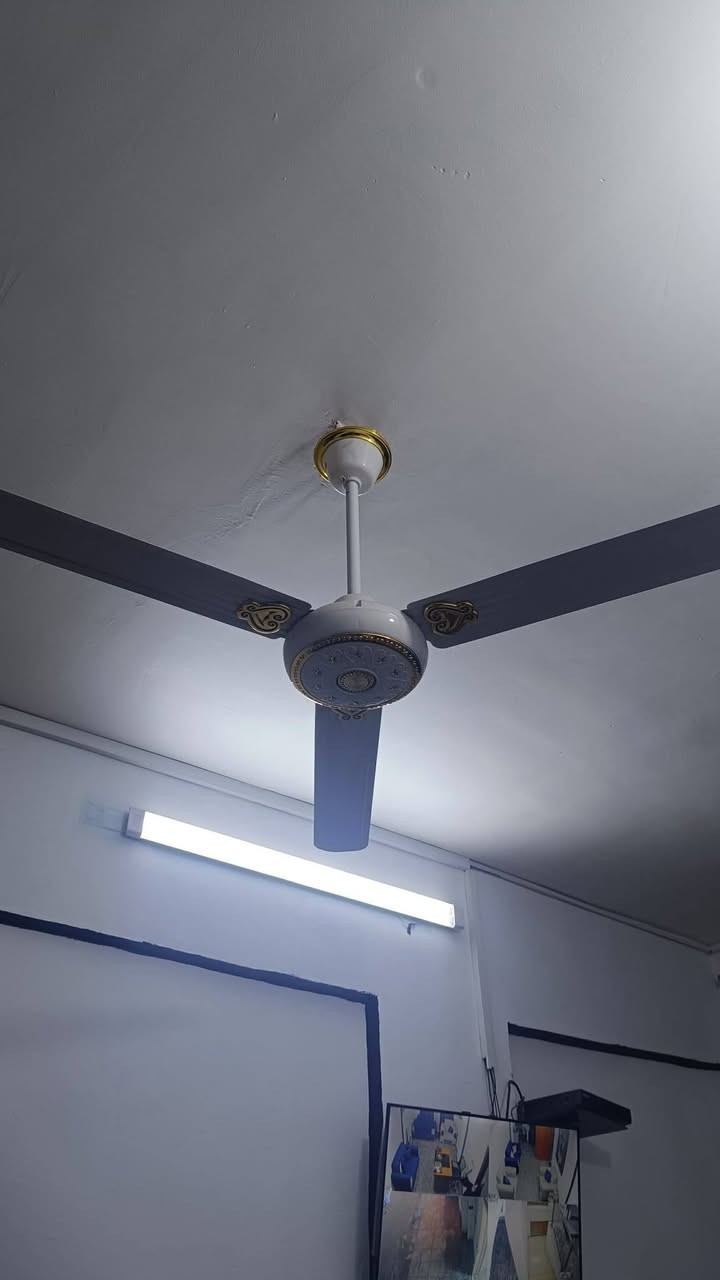 السلام عليكم اغراض مكتب للبيع استعمال بسيط ونظيفة جدا وكلشي بسعره 
مراوح عدد 2 
تخم نظيف جدا عراقي شغل معمل عشر مقاعد 
ميز مكتبي 
مبردة استعمال اسبوع فقط 
طبلات عدد 3


**إذا كنت صاحب هذا الإعلان وتريد حذفه لأي سبب، رجاءا أرسل رسالة إلى الدعم الفني**