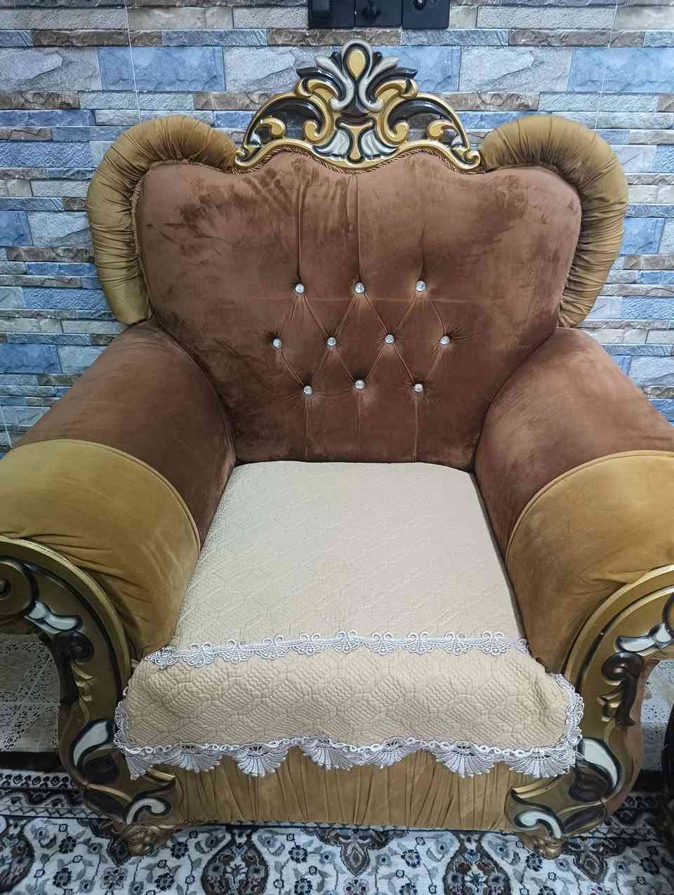 سلام عليكم تخم للبيع (خشب نوعيه ثكيله) نضيف جدا جدا  سعر600و بيها مجال للاستفسار على رقم***********
