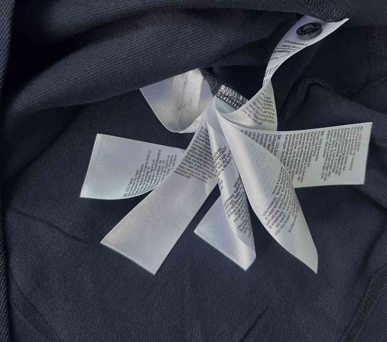 تيشيرت اصلي؛ من ماركة أوريجينال بنجوين (Original Penguin) . كأنّه غير مُستخدم..
اللون الاصلي الحبري الغامق (الكُحلي).
القياس سمول مُريح.
عُرض الصَدر 50 . وزن 60 راهي _ 73 سلِم.


**إذا كنت صاحب هذا الإعلان وتريد حذفه لأي سبب، رجاءا أرسل رسالة إلى الدعم الفني**