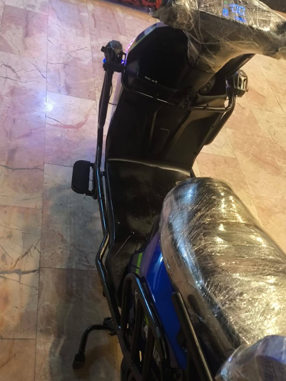 للبيع او مراوس بيراني او ماكس عدله 
دراجة سكنس موديل(25)
​⚡ المواصفات والخصائص:
​البطاريات: عدد 6، نعوعيه البطاريات الرصاصيه 46انبير   الفولتية كاملة (كلهن يقرن 10) بس بيهن نفخه بصيطه والكهربائيات كلها شغالة 100% بشرط الفحص
​النظام الذكي: تشغيل عن بعد (ريموت كونترول) ⚡
​الحماية: نظام مانع سرقة متكامل 🔒
​الإضاءة: إشارات ضوئية + زينون (عالي / ناصي) أصلية وكاملة.
سرعته 99 حقيقي🚀
​الملحقات:
​شاحنة الدراجة الأصلية (أم العداد الالكترونية+شاحنه ثانيه جديده بعده) 
​بصمه  مع السويج  الكاملة للدراجة.
​سعر600وبيها مجال
​مكان التواجد: الفلوجه حي الرساله 
للتواصل واتساب بس***********
 للتصال ***********
