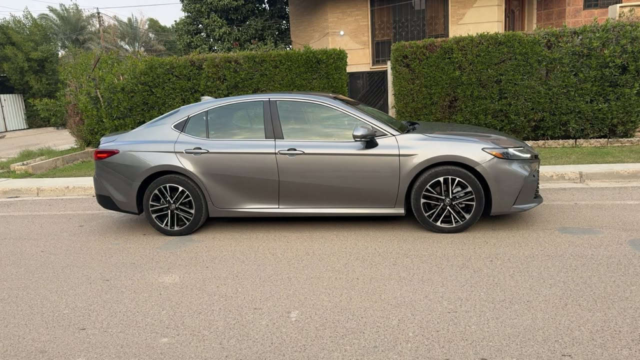 تويوتا كامري هايبرد امريكي 2025 ماشيه 8000 كيلو صبغ بنيد والدعاميه لون ويوجد بارد بسيط بخشم جاملغ فقط  ايرباك دركه وبرده مواصفاتها xle معروفه جلد سياره كشنات كهرباء وتدفء كشنات وشاشه كبيره وعدد الكتروني ورادرات ولايت دبل عدسه ويل جبير 
السعر 22500 دولار 

مكاني العامريه 
رقمي وات ساب فقط 
***********
