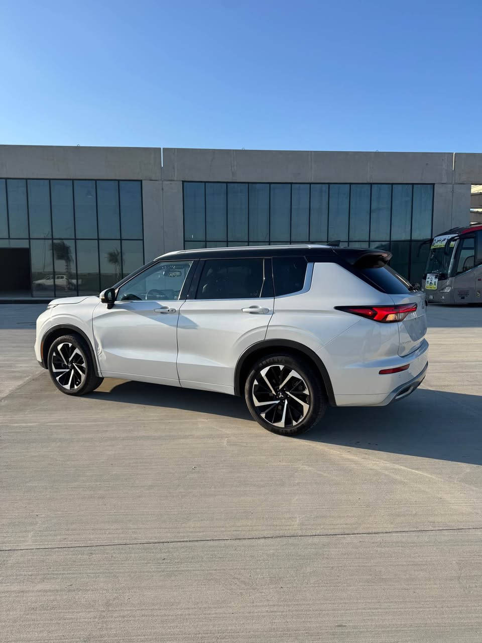 2024 MITSUBISHI OUTLANDER
SEL
سياره دعميكى خه فيف هه يه بى ايرباك 
رقم شاصى(JA4J3WA83RZ004565)
هيج سبوغيكى دبى يان عيراقي تيدا نيه ته نها 6بارجه امريكى لى ده ر كوتوه 
مكان سيارة عقرة ئاكرى 
سعر 225$ورقه و مجال
***********واتس ئاب اكر, نينوى
