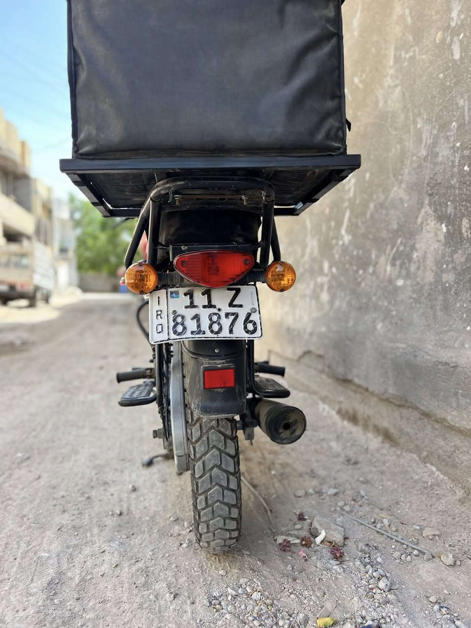 موديل ٢٣ مرقم بغداد وجاهزه مناقصها شي تحويل ثاني يوم ماشيه ٢٥ الف مجفته جديد محرك ناعم هاي نضافتها كدامكم تجي تفحص وتقتنع وتاخذها من باب البيت واني بلخدمه سعرها ٢٣٠٠ رقمي *********** مكاني بياع.
