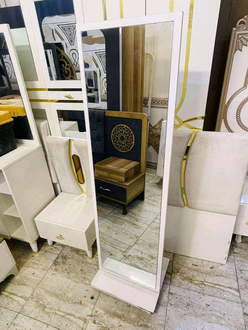 غرفه تركيه 9 قطع نضافه 85 
كنتور اضافي السعر 750 واصل نقل وشد