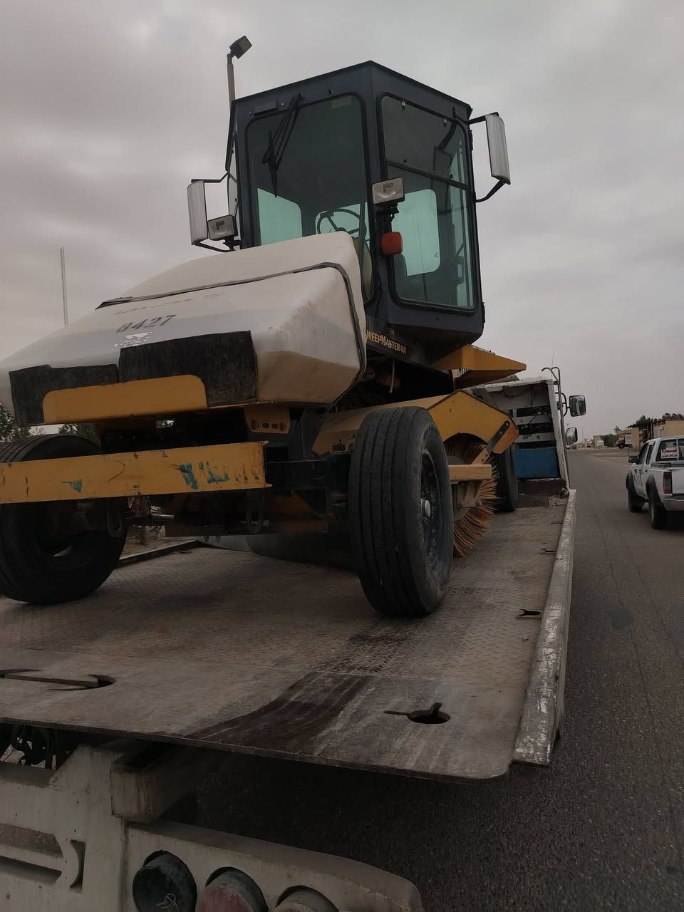 شيطان هينو كرين وسطحه للبيع الكرين اف اكس سلايتين والسطحه ٣ جكات الطول ٦ متر والعرض ٢٣٥ متر بسمي السنويه لغايه 29 رقم انكليزي بسمي مكينه 80 عادي لا تبخير ولا تنقيص مكفول الشاصي والتبريد شغال ثلج جاهزه للعمل تبريد شغال *********** او *********** ورحمه لوالديكم لحد يعلق الشراي يتصل
