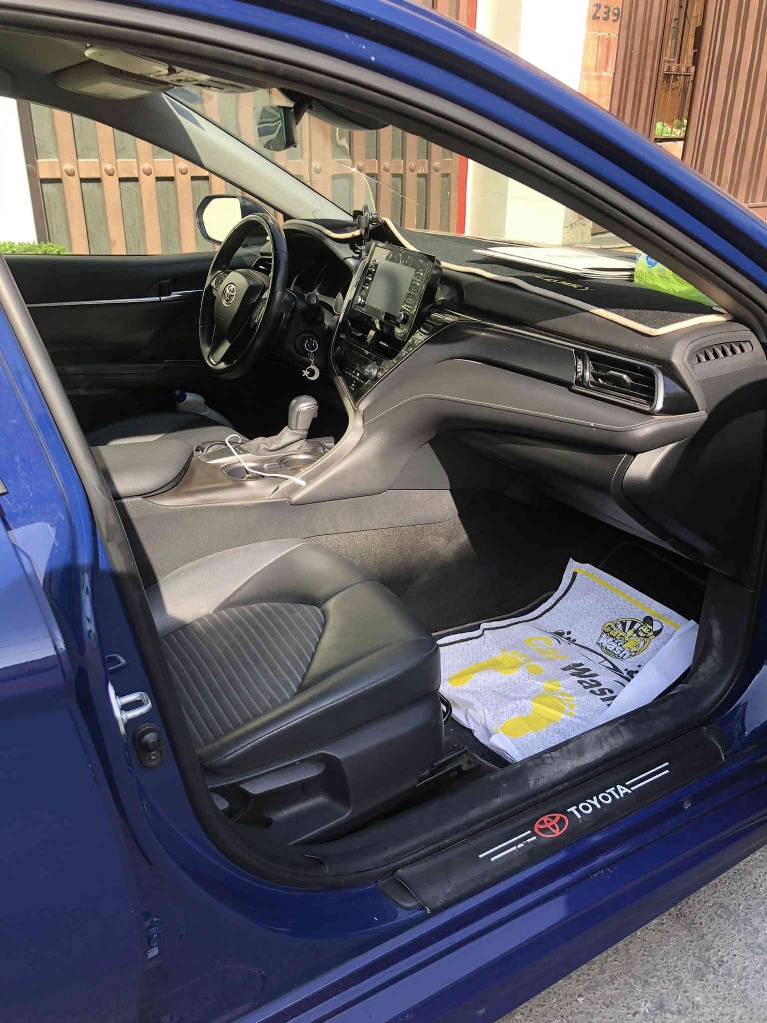 عليكم
كامري 2023 وارد امريكي مواصفات SE نايت شيد 
ماشيه 38 الف مايل السياره جديدة ومستوردها ع ايدي وصور الحادث امريكا بالمنشور 
ربع جاملغ خلفي وقبق صندوك 
رقم بغداد معوقين واسويلك وكاله عامه 
وسيارة صار بيها طخه بسيطة هنااا هم موضحه بالصور 
السعر 192 ورقة وبيها مجال . 
المكان بغداد الكرخ
الرقم.    ***********‬
