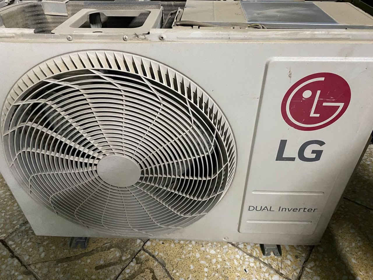 للبيع سبلت LG طن ونص انفيرتر اصدار 2024 عل فحص اغسل وشد كامل بوري 5 متر غاز مقفول شويه طار منه سعر 450 وبي مجال بسيط رقم ***********
