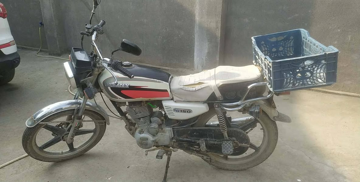 السلام عليكم  
دراجه سيفان موديل 2020  دراجه اوراقهة اصولي اصولي مكمرك دراجه ما ما بيهة نقص  كهربائيات كلهة شغاله سلف هندر اشاير دشبول مكينه ناعمه   ما بيهة نقص اي شي  سعرهة 450 وبيهة مجال. المكانب محاويل ناحيه الامام الشراي يتصل عله الرقم اني مكلف بل نشر هاذه رقم صاحبهة ***********
