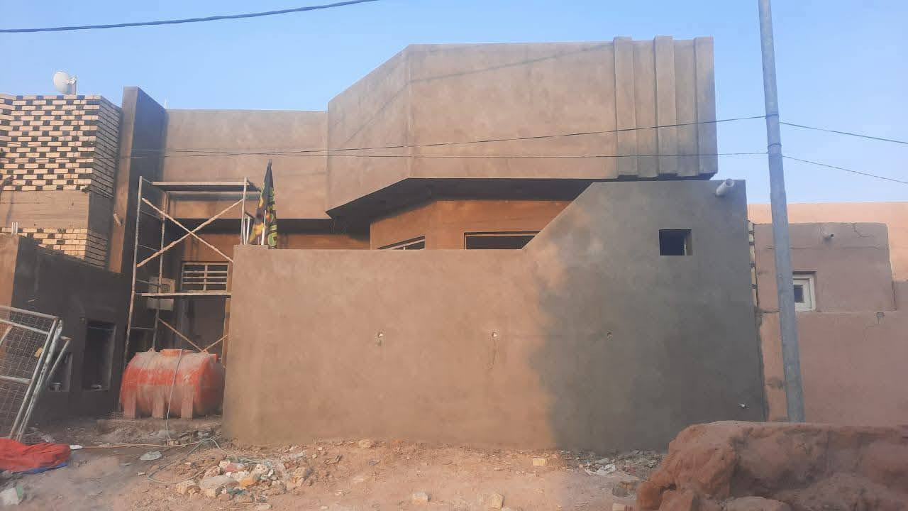 لباخ متفرغ حاليا شغل درجة اولى شرط اشراف هندسي سمنت وجص تصفير واجهات حمامات مطابخ 
كباله متر  ***********
