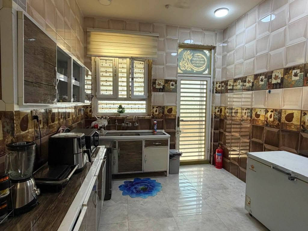 🏠 / دار للبيع مساحة ١٦٥ م طابو صرف 

             واجهه ٧.٥ م / نزال ٢٢.٥ م 

🧱 بناء حديث درجه أولى 

الطابق الاول/ مطبخ . أستقبال . هول . غرفتين . مجمع صحيات . كراج . صحيات خارجيه 

🌍 الموقع / المحاربين قرب الجواهري ( خلف التجاري )

للأستفسار أكثر مراجعة مكتب 
#عقارات_أراضي_بابل_الخضراءللمقاولات العامه والتصاميم الهندسية
شارع ٦٠ .. عمود ٣٠٠ .. مقابل أستدارة علي بقلي 
الشيخ حازم 
وسام محمد 
أبو حيدر / *********** حلة, بابل
