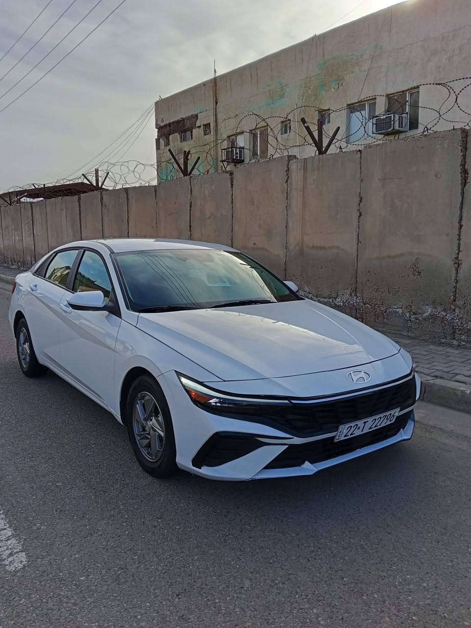 السلام عليكم
هونداي النترا للبيع موديل 25 رقم اربيل الجديد 
دخول جديد البارحه اترقمت ودخلت بغداد حادث السياره دعاميات فقط السياره شبه كلين بدون صبغ بدون ارباك بدون دواخل 
المواصفات 
شاشه الكتروني 
لد نهاري + لايت زنون 
فول تحكم استيرن
ثلاث انظمه قياده
رادار امامي 
ويل كب توقف ذاتي عنده الاقتراب 
محرك 2000 دوش بانزين فقط
وباقي المواصفات المعروفه 
مكان السياره بغداد 
الهاتف  ***********/***********
