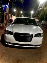 كرايسلر 300 • ٢٠١٧ • رقم البصرة