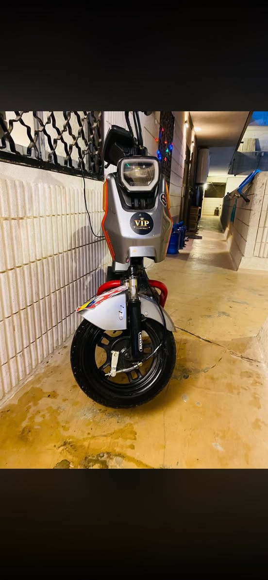 السلام عليكم دراجه RAYAN MOTOR للبيع مواصفات دراجه بيها نضامP دبل اشاره LEDعالي ناصي مابيها اي مشكله سرعه 45حقيقي الدراجه سريعه جدا فيها درع   الدراجه تخبل مستخدمه 1️⃣ شهر  ومواصفات هواي سعر250 مجال الرقم ***********
