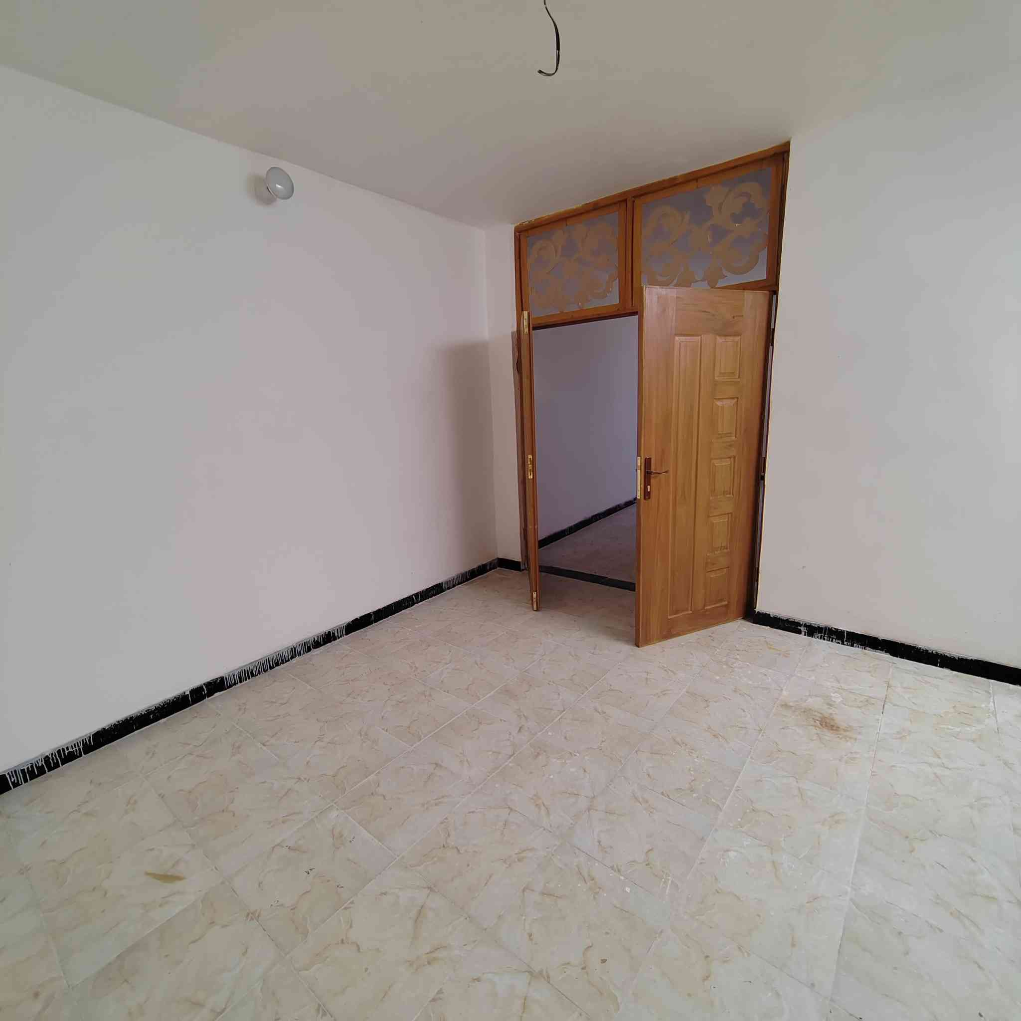 للبيع //
دار للبيع  السعر ٤٥
محتوياته 
غرفه نوم +هول استقبال مطبخ. مجمع صحي
ملاحظه// البيت جديد جديد غير مسكون 
طابو زراعي /سند ٢٥
العنوان بابل ابو خستاوي بجهت المرور عمود 42 شارع الغسل نهايت الشارع الغسل 
السعر جدا مناسب  ٤٥ 
اتصل فقط ***********
