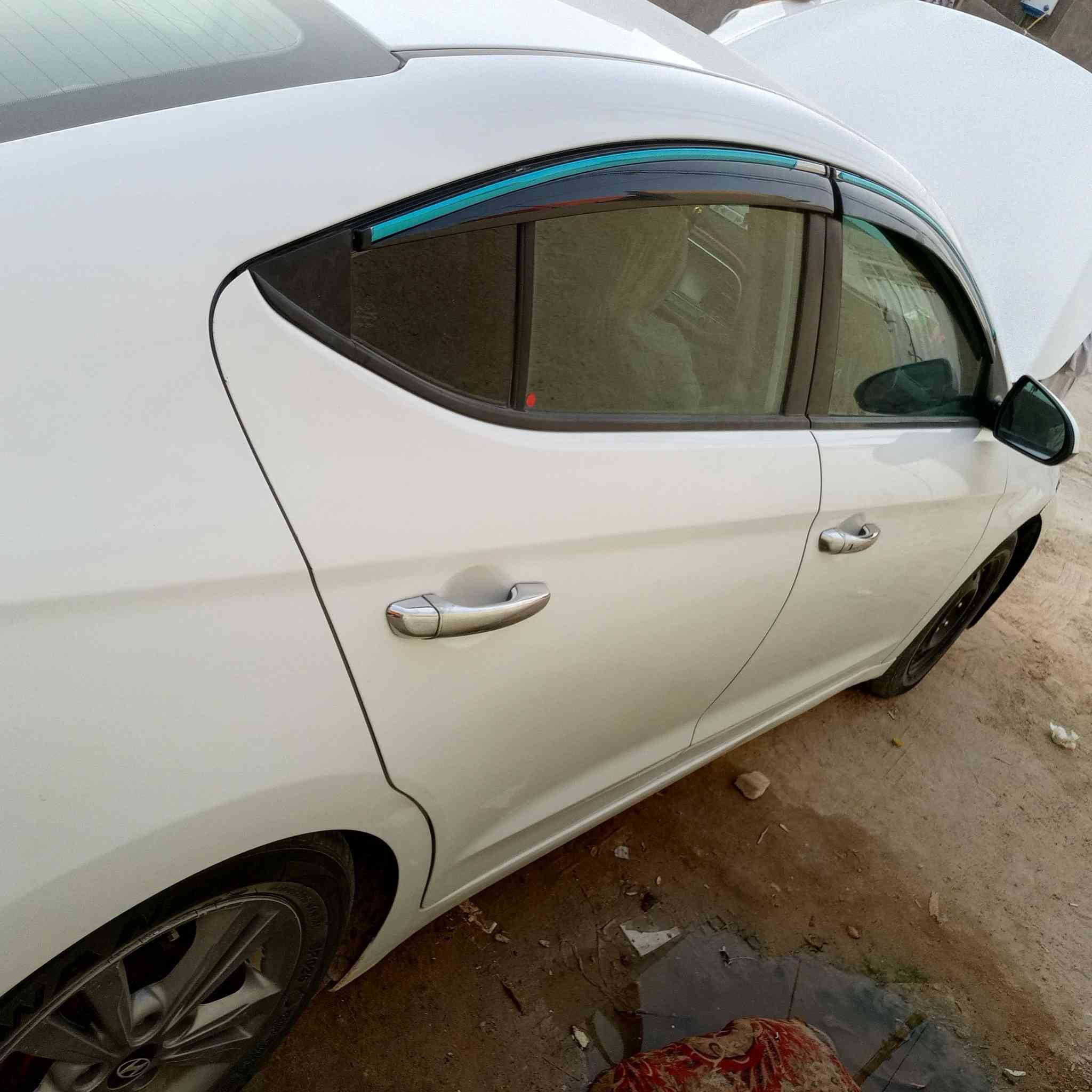 سلام عليكم النتر 2018   بيها بنيد فقط  امريكي   ماشيه الف  رادار جانبي  3انضمه قياده  شرط مكينه صبانه ما محطوطه عليها  سياره نضيفه أحله من الصوره مال جناي ما عايزه برغي  بيع متوازي  السعر 126 وبيها مجال  متوازي عل بيعها ***********
