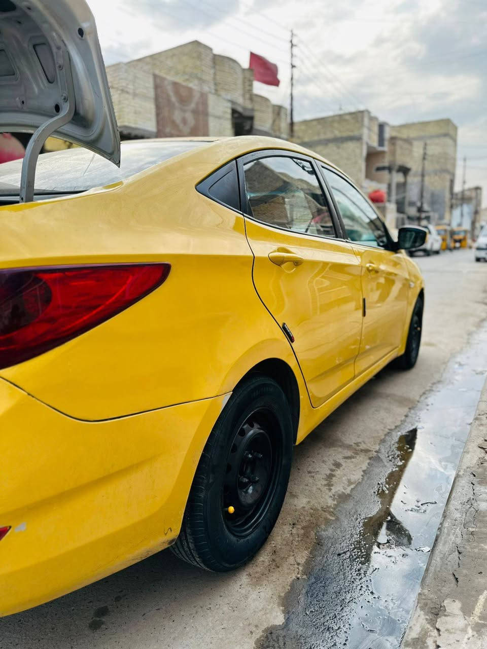 السلام عليكم ورحمة الله اكسنت 2013 وارد خليجي 1600 قطرتين المرغوب السياره جاهزه تخم تاير جديد تبريد ثلج السياره حلوه خير من الله سونارها موجود بل صور السعر ٨٣ وبيها مجال رقم الهاتف ***********
