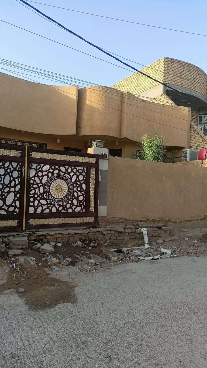 بيت لبيع مساحة 200 متر غرفتين نوم وهول واستقبال ومطبخ مجاميع صحية داخلية وخارجية الصطح شتايگر  موقعة فلاحية ع السدة الفلاحية الاستفسار الاتصال ع الرقم ***********
