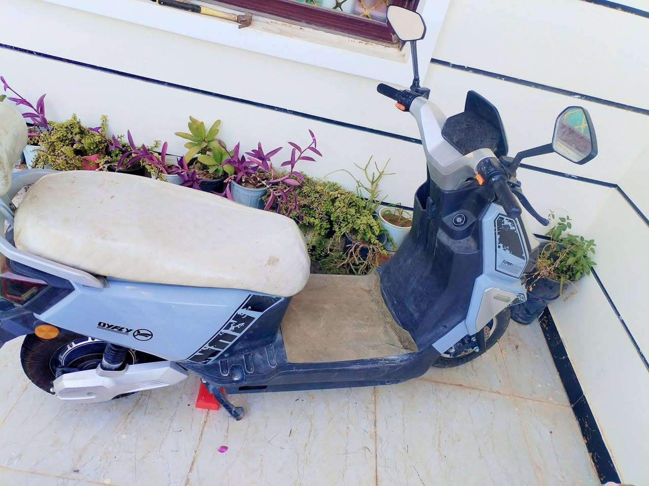 ماطور شحن للبيع السعر ٥٥٠.
٦بطاريات جديده..من يشحن هوة يفصل. عن الشحن. 
مكان شهربان.
اتصال.
***********
