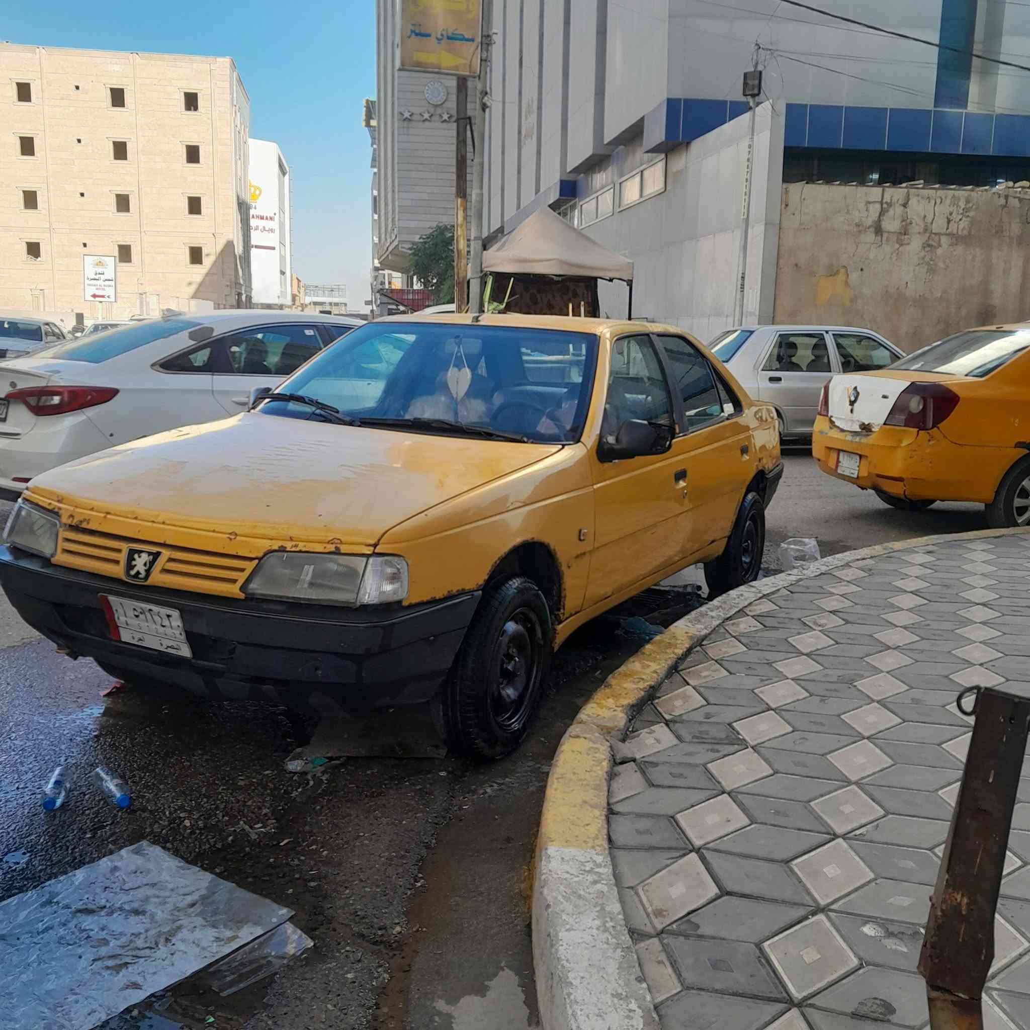 السلام عليكم  سيارة بيجو روى موديل ٩ محوي مكينه و كير ياباني   تبريد ناقصه غاز راعيها موجود بالبشره رقمها بصره سعرها 22وبيها مجال  مكان بصره أبوالخصيب حمدان رقم الهاتف ***********
