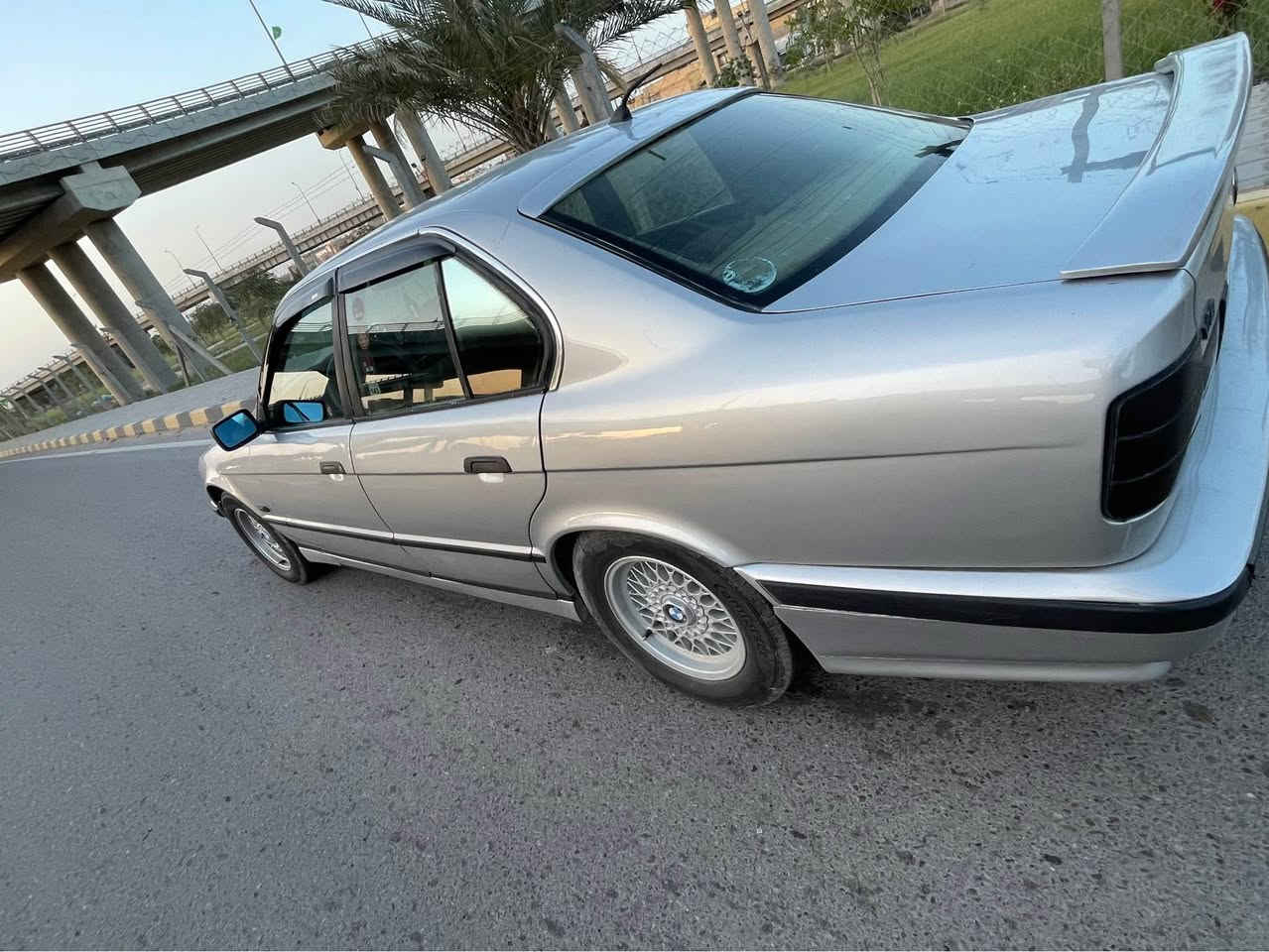السلام عليكم 544i للبيع موديل1994سياره جاهزه كير محرك جدد حداديه نضيفه ستيرن كهرباء تخم تاير جديد وباتري جديد تخم لايت زينون بك لايت دخاني جديد السياره مسويله ادامه من كلشي منضومه البانزين و البلكات تبريد ثلج ثلج رقم انكليزي راعيه صاحبي شوكت متريد مداور او وكاله  كهربائيات كله شغاله مكاني نجفً السعر73 وبلخدمه*********** النجف, العراق
