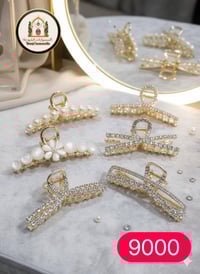 نحن نضع بين يديك مجموعتنا الحصرية من إكسسوارات الشعر والحلي، المصممة ب...