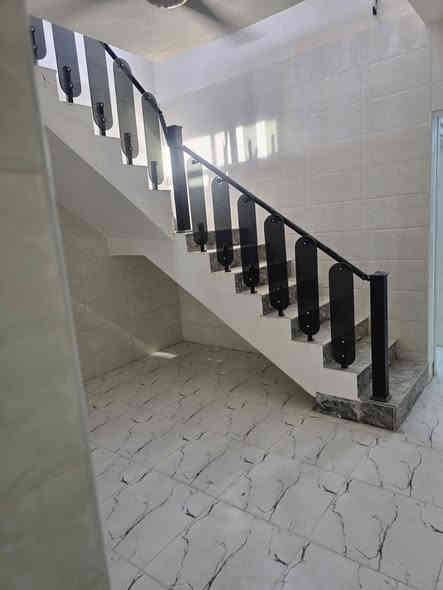 سلام عليكم
بيت للبيع مساحه ١٠٠ متر 
غرفتين مطبخ صاله صحيات
بيت جديد بناء ٢٠٢٥ غير مسكون
للاستفسار ***********
