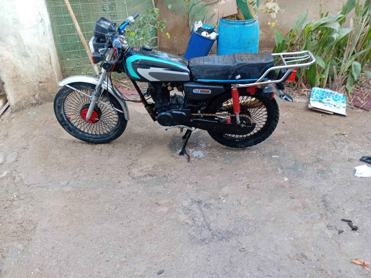 السلام عليكم دراجه ايراني سيجي مديل 19 اكلج عنبار استيرن رياضي وموجود البلادي الدراج طلعت من التعمير صالهه شهر دراجه تجفيت جديد مكينه مصبوغه للتحديث فقط كهرباءيات كلهه شغاله السعر 400 وبيهه مجال رقم الهاتف ***********
