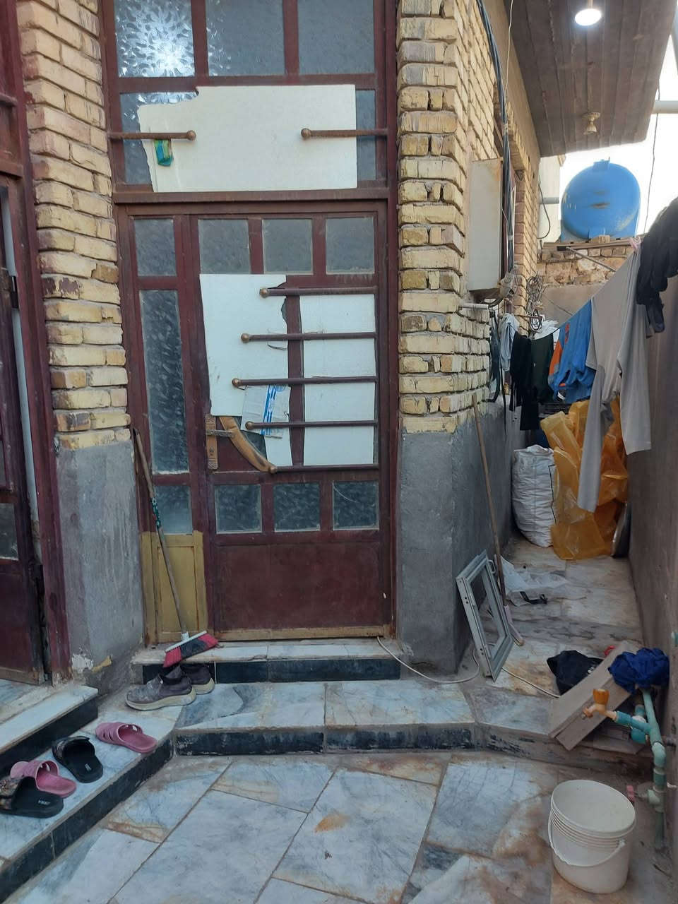 شارع السفينه شارع القيثاره  رقم مساحه ١١٧ غرفه وصاله وديوانيه صحيات جوه وصحيات بره
زراعي اسهم  ***********
