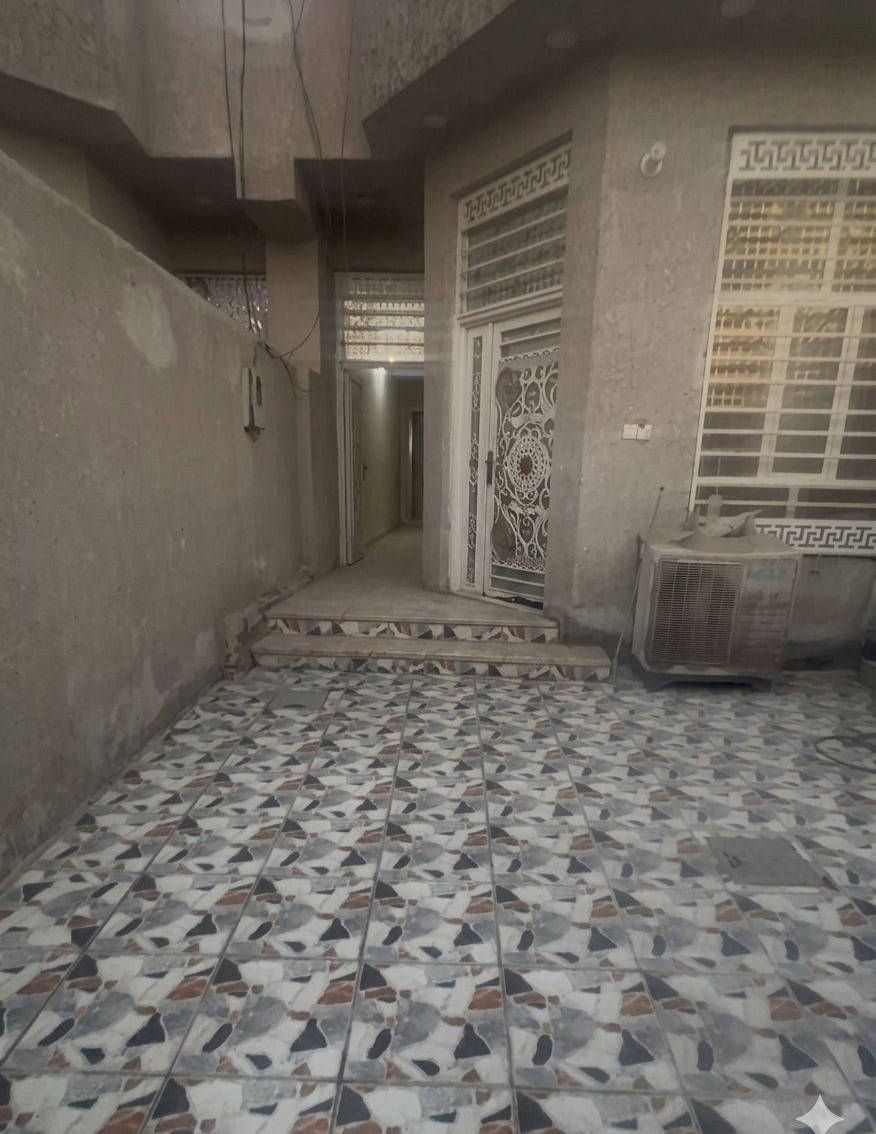 🏠 مشتمل للبيع (طابو صرف) - موقع مميز وكامل الخدمات 🏠
يعلن مكتب الشمري للعقار عن عرض مشتمل حديث وجاهز للسكن، بمواصفات ممتازة وموقع مخدوم بالكامل.
📌 المواصفات العامة:
المساحة: 130 متر مربع.
السند: طابو صرف (ملك صرف).
الموقع: شارع 80، خلف الصيدلية النموذجية.
الوضع العام: البيت عالي ومرتفع عن مستوى الشارع.
✨ الخدمات المتوفرة:
خطوط إسالة (مياه) مستمرة.
شبكة كهرباء وطنية + خط مولدة.
المنطقة مخدومة بالكامل وقريبة من الخدمات.
💰 تفاصيل السعر وآلية الدفع:
البيع يتم بطريقة مريحة (تطلوعة + تكملة أقساط المصرف):
التطلوعة (النقد المطلوب): 50 مليون دينار عراقي (وبي مجال للشراي الصامل).
المبلغ المطلوب للمصرف: 83 مليون دينار.
طريقة التسديد: أقساط شهرية مريحة بقيمة 500 ألف دينار فقط شهرياً.
📞 للمراجعة والاستفسار:
مثل ما موضح بالصور، للاستفسار يرجى الاتصال على الرقم:
📱 ***********
📍 مكتب الشمري للعقارات
