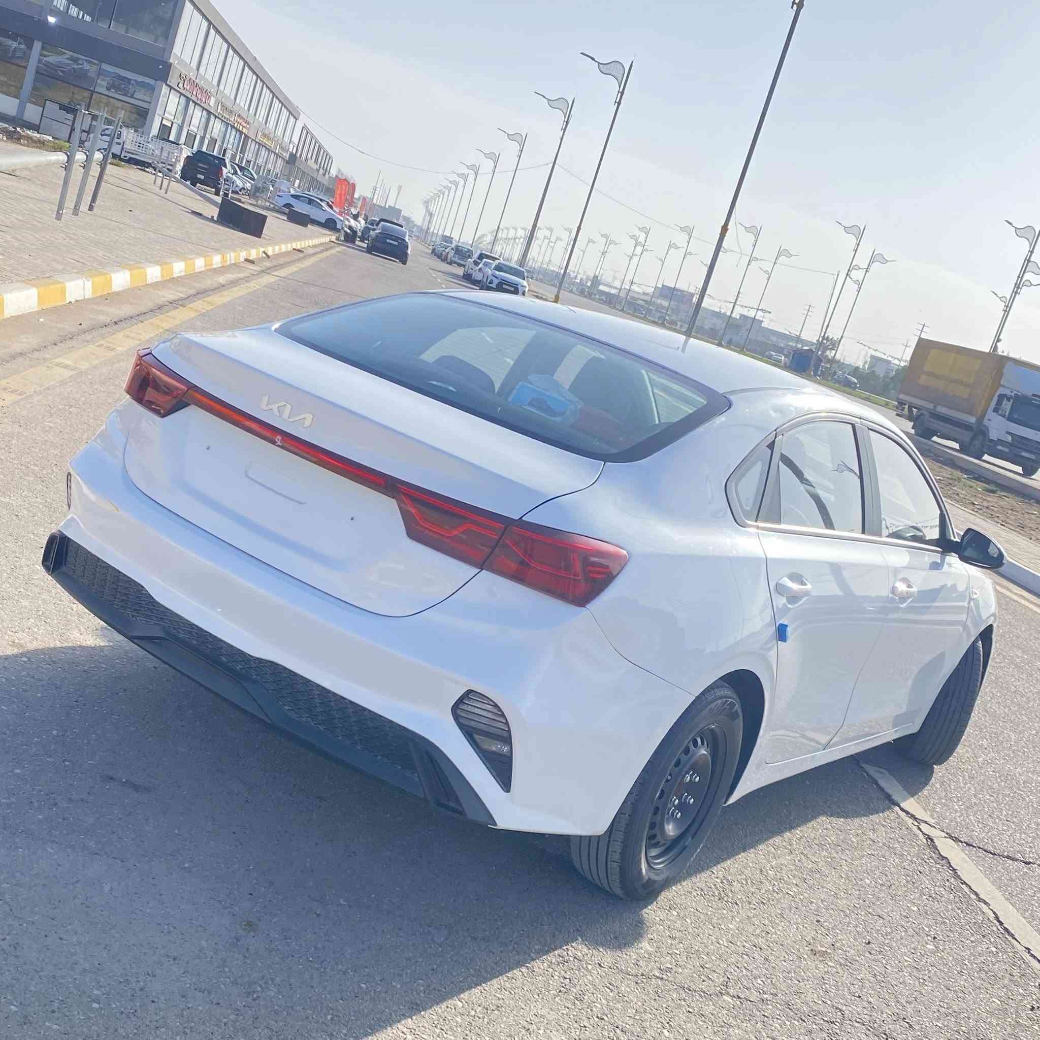 وارد كوري kia  K3 2023  السعر اخو البلاش بتعليق يجيك
بدون رقم  تترقم من كركوك للبصره بسمي اي مكان ابصملك
مواصفاتها 
جلد
رادار. 
بصمه 
تشغل عن بعد 
تحديد مسار 
هيتر كشنات
ماشيه 60 الف كم  
ضرر خلفي. بيها صبغ صندوك وربع الجاملغ الخلفي 
ونص البنيد بدون ايرباك 
 
مكانها واسط. الصويره شارع المعارض. معرض. الزعيم

***********
