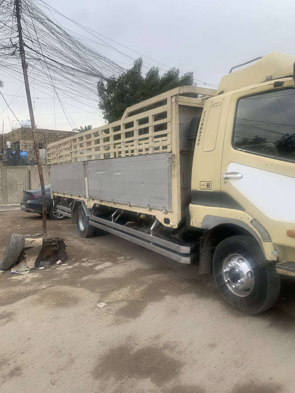 السلام عليكم رمضان كريم بسبب الوعود الكاذبة هينو فوزة بزون موديل 93رقمهة صلاح الدين نكليزي السيارة بالسنوية مسجلة لوري حوضية وقود بس هسة مشدودلهة بدي وبعدهي مامغيرهة ابيعلك عالموجود امانة الله كير شاصي مكينة اكسل مكفول وقبل شهرين مكينة جديدة السيارة بغداد رقم راعيها *********** السعر ١٣٥ بيها مجال شي بسيط حك الجية
