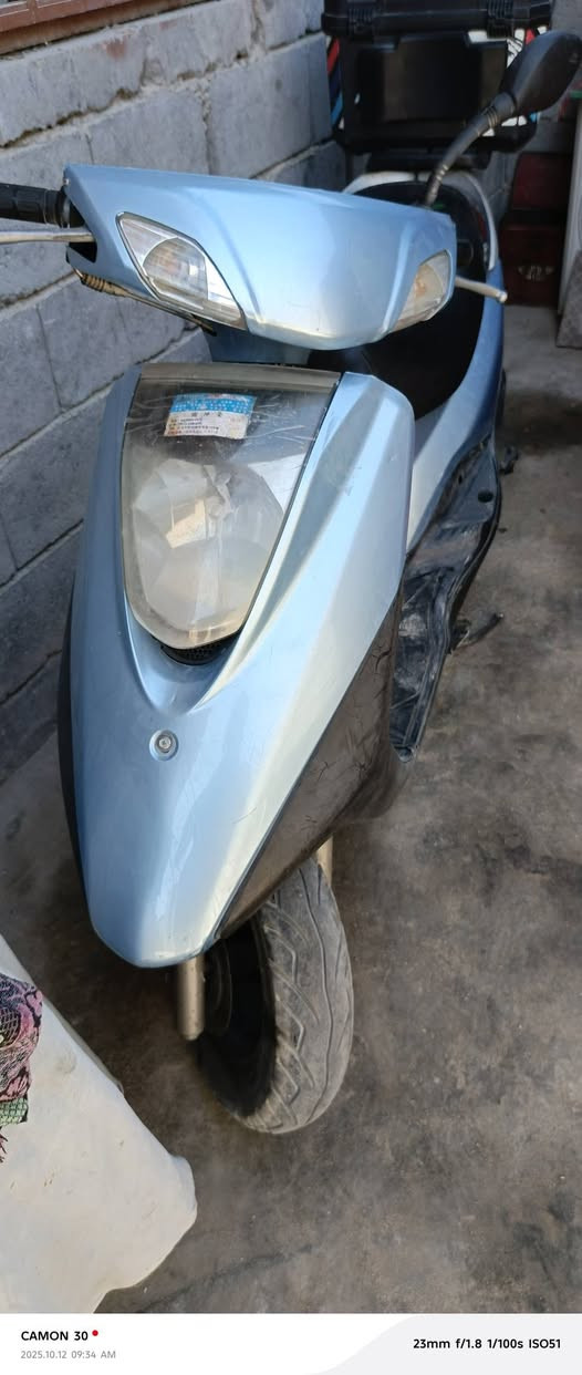 درجة بريز مفتوحة مره وحدة بس وعلى ايدي كل شي شغال بيها رايدها 650وبيها مجال بسيط لتواصل، ***********
