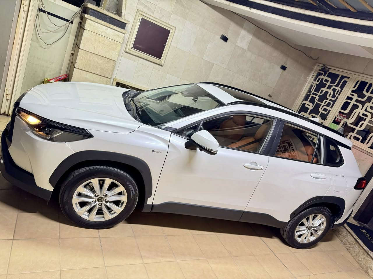 السلام عليكم
بسعر 27.00 مليون 
كورولا كروز فول هايبرد 2025 ماشية فقط 1800 زيرو وكفالة عامة جدا جديدة
-فتحة
-اربع كاميرات
-جنطة كهرباء
-كراسي جلد
-حمالات وبلوجكترات
وباقي المواصفات المعروفة
بغداد السيدية
***********
