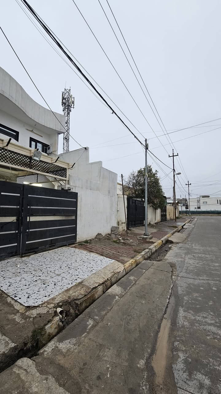 🏛دار للبيع 130 متر 
طابقين بناء نضيف مقابل حرف T وحديقة عامة
درج خارجي  الفوك نفس الجوه 
 طابو ملك صرف 
عنوان الدار  حي الأسرى والمفقودين  
قرب مدرسة مروان الجبوري 
السعر 132وبي مجال
للاستفسار الاتصال
☎️ ***********
او مراجعة مكتب صباح كركوك للعقار عنوان المكتب حي الأسرى قرب جامع المعراج
