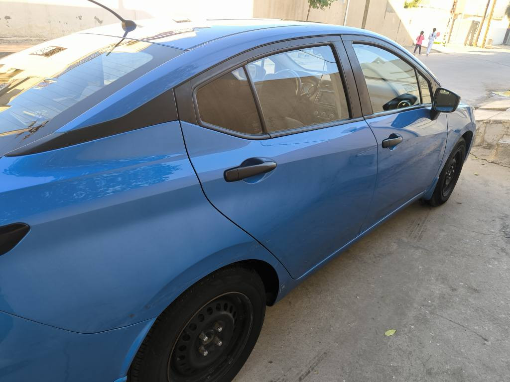 Nissan versa 2020 
ماشية 160.000km قابلة للزيادة 
حادث الوارد مرفق بالصور حادث سطحي بدون اي دواخل و ايرباك سليم 
3N1CN8DV6LL831600
وتقرير السيارة مرفق
قطعتين صبغ بونيد وجزء من جاملغ سايق +هلال سكن خلفي بارد وجزء من باب خلفي بارد 

المحرك بشرط بدون تبخير وصرف 

الكير بشرط سليم وتبديل دهن الكير بانتظام من مركز totachi sevice erbil والوصولات موجودة

للتواصل ***********
المواصفات :-
نظام تشغيل بصمة وقفل ذاتي وخروج ذكي
نظام تحديد السرعة cruise control 
تنبيه الخروج عن المسار
تتحكمات ستيرن 
شاشة بلادي+ Bluetooth +AUX
كاميرا خلفية مع حساسات بلادي 
نظام توقف ذاتي (مانع اصطدام)
تحكم مرايا جانبية كهربائي 
ايرباك محيطي عدد 10 srs
بريك abs ومانع انزلاق

تبريد بشرط
تايرات جديد
صدر جديد
سنوية 2027 بدون غرامات 
كوبون بانزين موجود 
سيارة جاهزة متحتاج تصرف عليها 
120$وبيها مجال ان شاء الله كركوك, العراق
