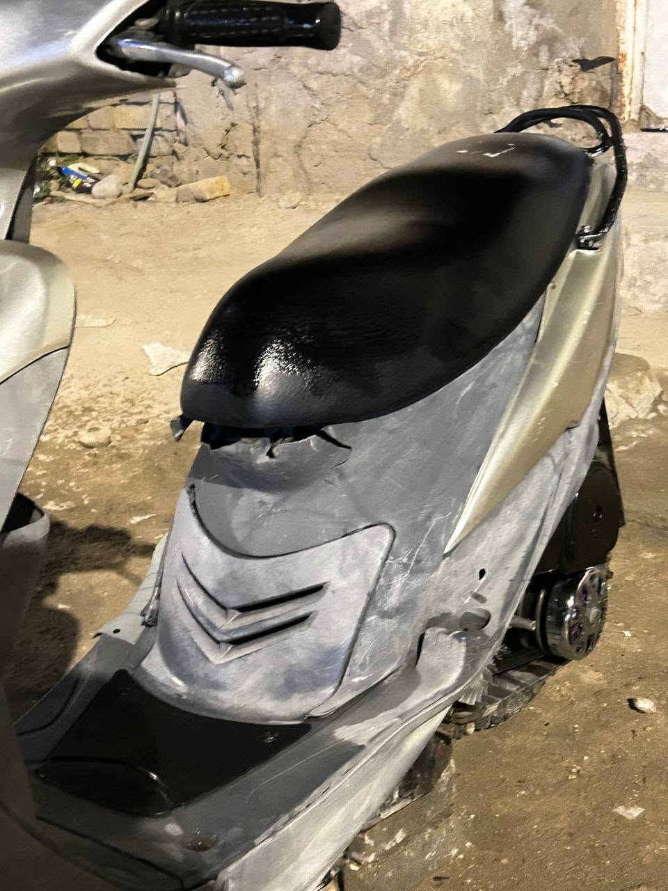 السلام عليكم دراجه ماكس منغولي للبيع 
الدراجه نظيفه وملحه 
الكهربائيات كلها شغاله والدراجه نكره سلف وباتريها جديد 
الدراجه مفتوحه علمود القوه ومكينتها شاهد الله قويه وعمليه وشلعه ومعدل البالك وتجي وتشوف
وبيها تزويد صالنصه رياضي rz
وكلچات رياضي اصلي 
والكابرتر مالتها رياضيه 
الدراجه كامله ومكمله 
قبق الكلجات موجود هوه والهندر والكفر ماله
تايراتها جدد اصليات 
دبلاتها كلها جدد ونظيفات واصليات 
وبيها سويجات 2
مكاني حي الوحده
الدراجه ب 500 وبيها مجال راسلني عل ماسنجر او ع هذه الرقم ***********
