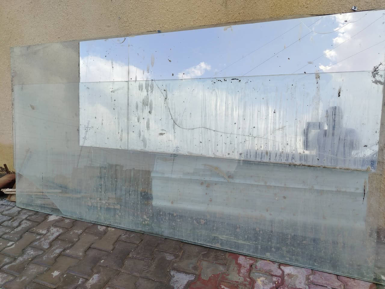 جام خانته قطعتين الارتفاع ٢٦٠مترين 
والعرض مترين ونص بيهه ثلمه بطرف سعره ٥٠الف نهايته ***********
