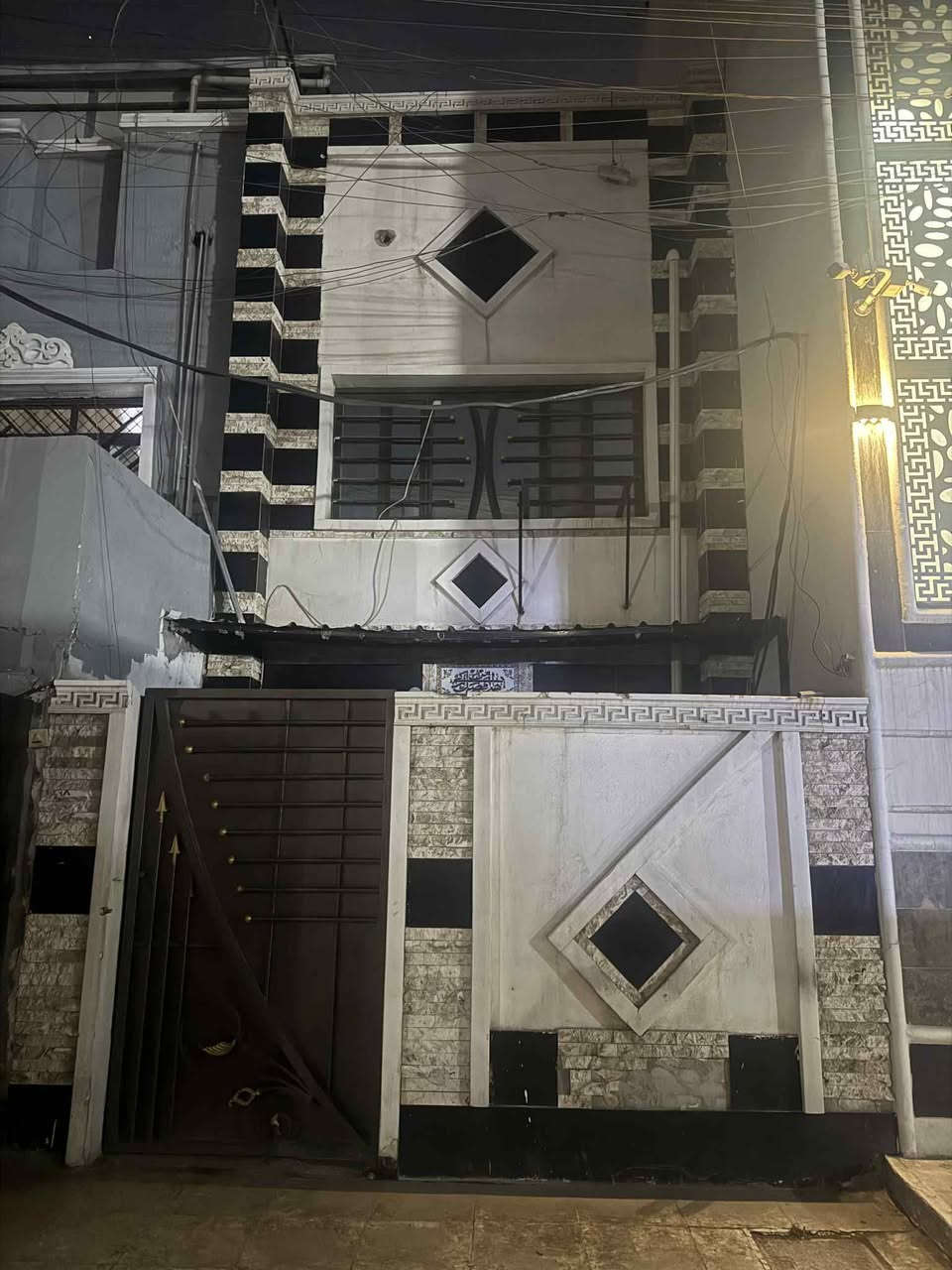 بيت للايجار في البياع الثانية شارع ٦ الجهة المقابلة للعطار ابو خليل يحتوي على صالة ومطبخ وخدمات وغرفتين نوم في الطابق الثاني للاستفسار الاتصال على الرقم *********** يوجد واتساب

