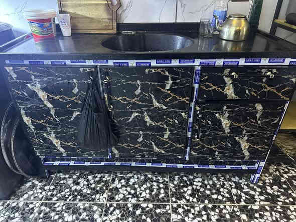 السلام عليكم كاونتر وملحق 3مترات وسنك مترتين مرمر للبيع بغداد منطقه الاعلام ***********
