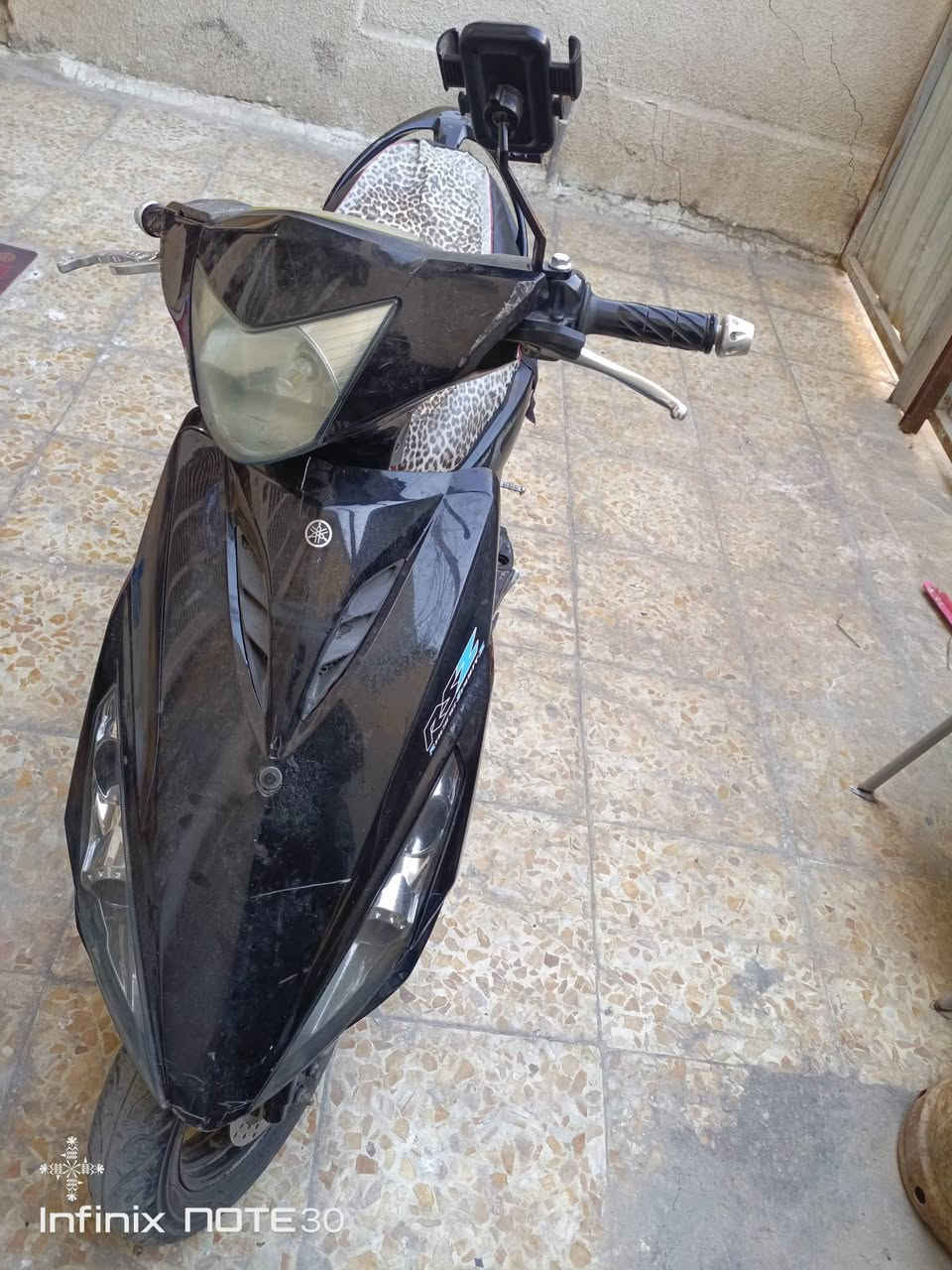 سلام عليكم دراجه ماكس مضلع نوزل خطين دراجه مثل شوفتك نضيفه كلش بس اني مغاسلها وبيها صلصنه بلاديه وهاي صلنصه وحدها فوك 100 الف سعرها دراجه شلعه ومعدل تشتغل سلف وهندر بس بيها تاخير بسلف اني اريد ابيع ف ممسوي 
لسعر 550
لتواصل واتساب او اتصال
***********
