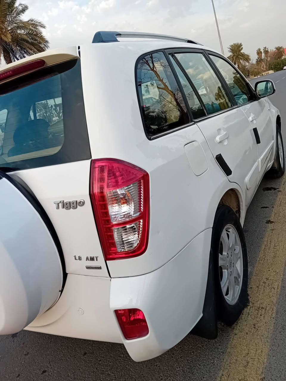 السلام عليكم سياره شيري تيكو للبيع موديل ٢٠١٣ رقم بغداد سياره بأسمي سنويه مجدده رقم دولي جديد مواصفات السيارة فتحة سقف تحكم ستيرن جهتين مرايات كهرباء جام كهرباء كشنات جلد تدفئة بالكشنات نظام ايكو مانع انزلاق تخم ويل كب تبريد شغال سيارة حلوة ونظيفة للاتصال ***********
