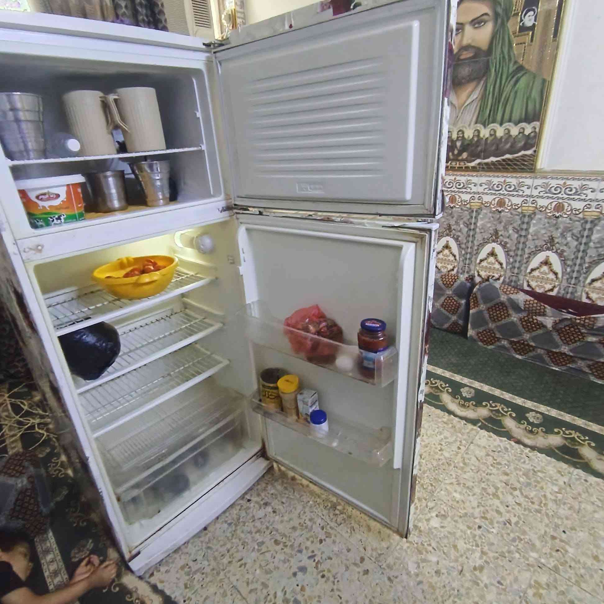 ثلاجه للبيع ب 150 وبيها مجال ***********
