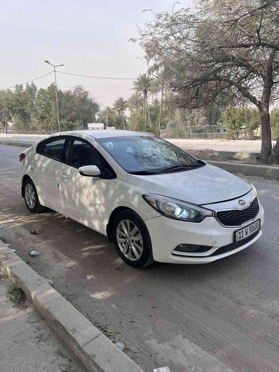 السلام عليكم
كيا سيراتو محرك 2000 دوش 
موديل 2014 خليجي 
رقم بغداد دولي مواصفات اعتيادية 
حدادية خير من الله السيارة مكفوله عدا نص الباب والجاملغ صفحة السايق بدون دواخل 
عنوان السيارة بغداد الكرخ 
***********
عارضها ب115 وبيها مجال
